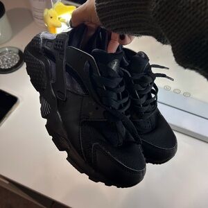 Black Nike Huaraches Sz. 4.5 Y